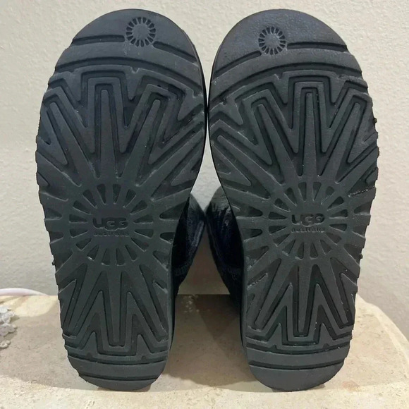 Black Sparkly Uggs - Pre Loved Size 5 - Picture 3 of 3